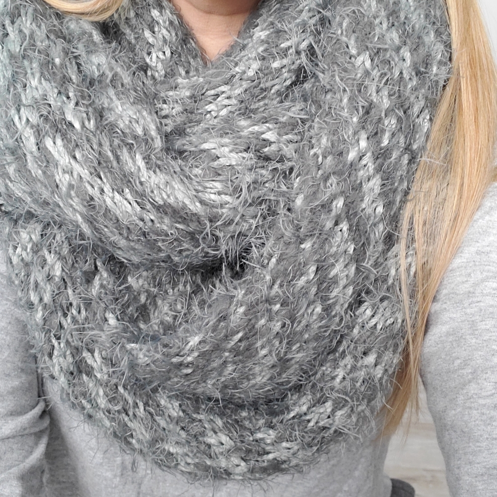 [Urban Outfitters] Infinity Scarf